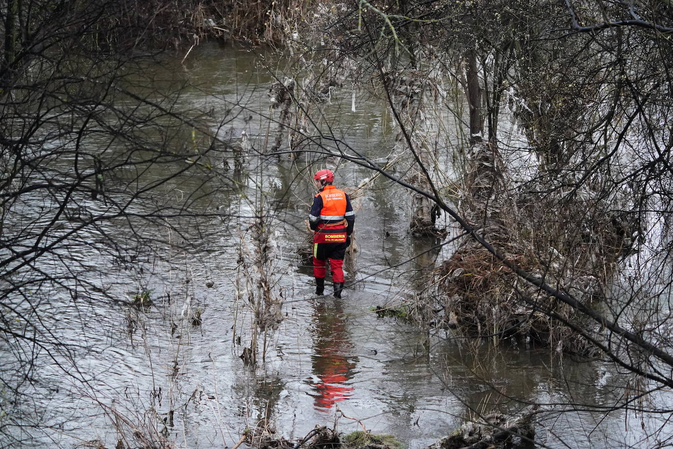 En imágenes: nueva búsqueda en el río para buscar al vecino del Camino de las Aguas desaparecido la semana pasada