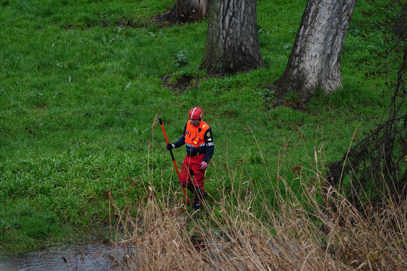 En imágenes: nueva búsqueda en el río para buscar al vecino del Camino de las Aguas desaparecido la semana pasada