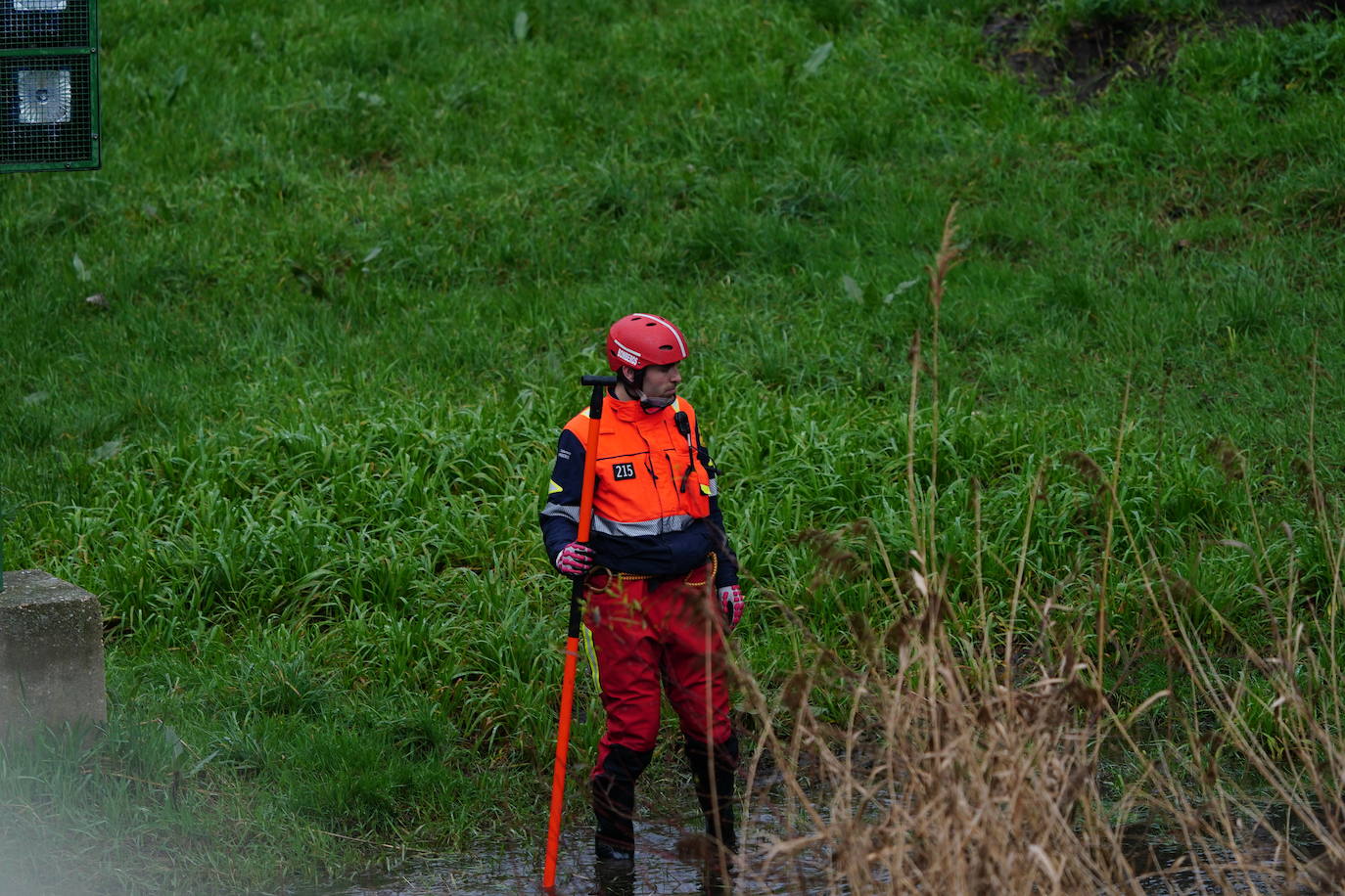 En imágenes: nueva búsqueda en el río para buscar al vecino del Camino de las Aguas desaparecido la semana pasada