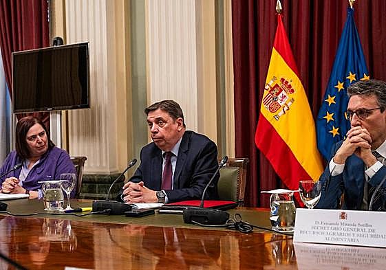 Luis Planas junto a Fernando Miranda y Begoña García Bernal.