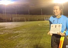 Emotivo adiós del fútbol de Salamanca a Tarna, la árbitra venida del 'soccer'