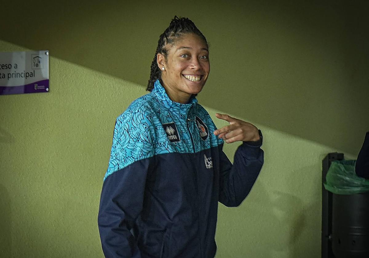 Prince sonriente durante la sesión de entrenamiento de Avenida.