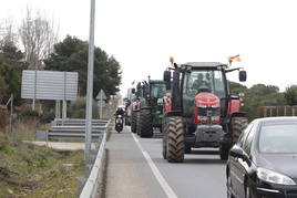 Caravana de tractores por la carretera en protestas anteriores