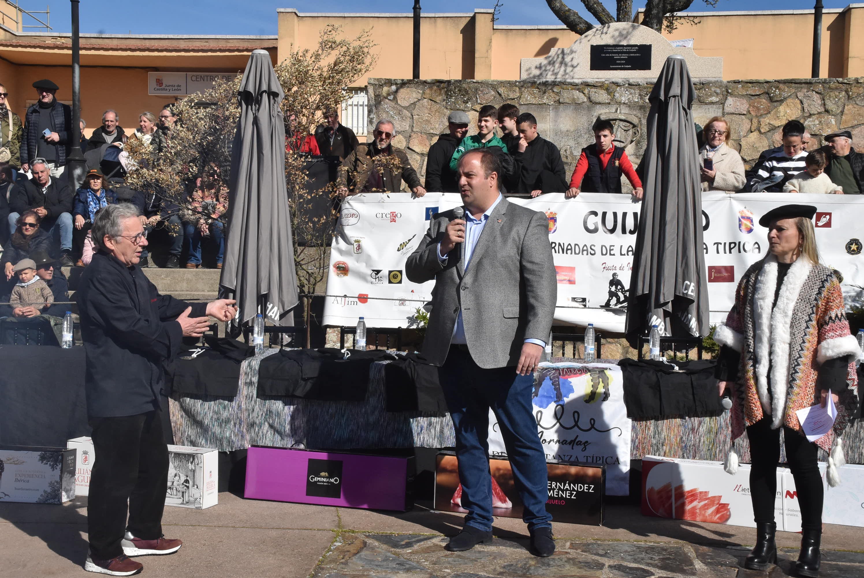 La matanza de Guijuelo rinde homenaje al sabor con numerosas caras conocidas