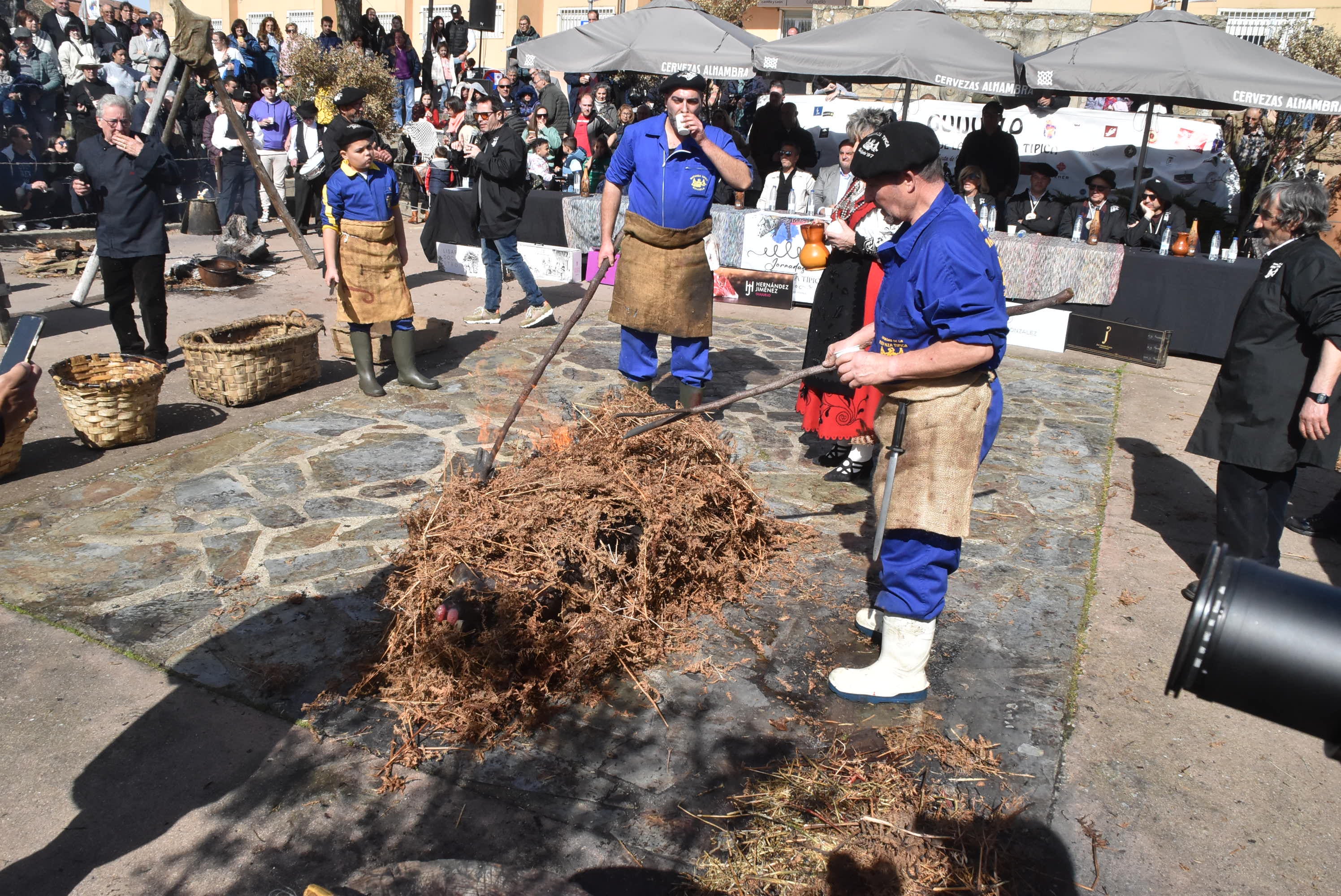 La matanza de Guijuelo rinde homenaje al sabor con numerosas caras conocidas