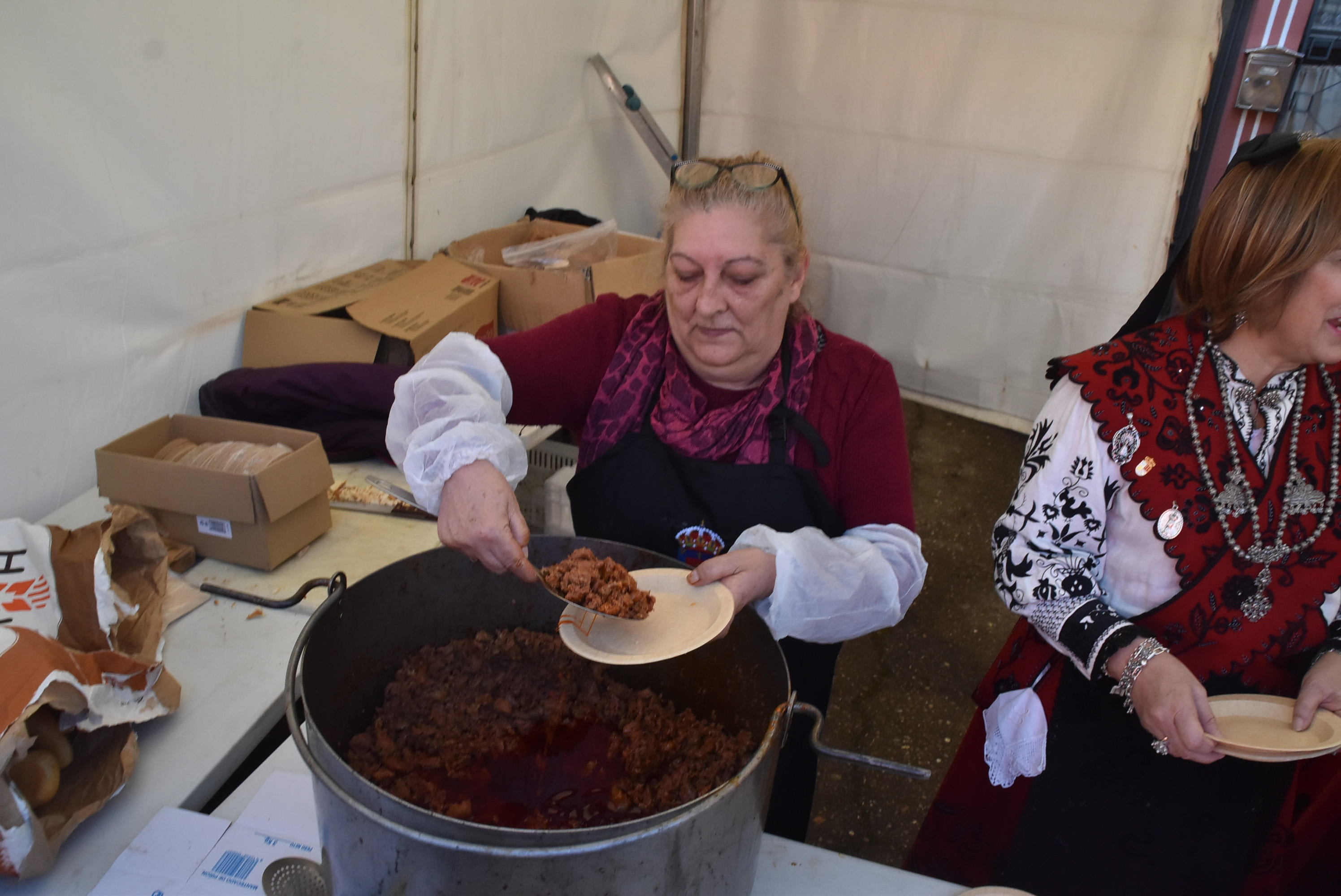 La matanza de Guijuelo rinde homenaje al sabor con numerosas caras conocidas