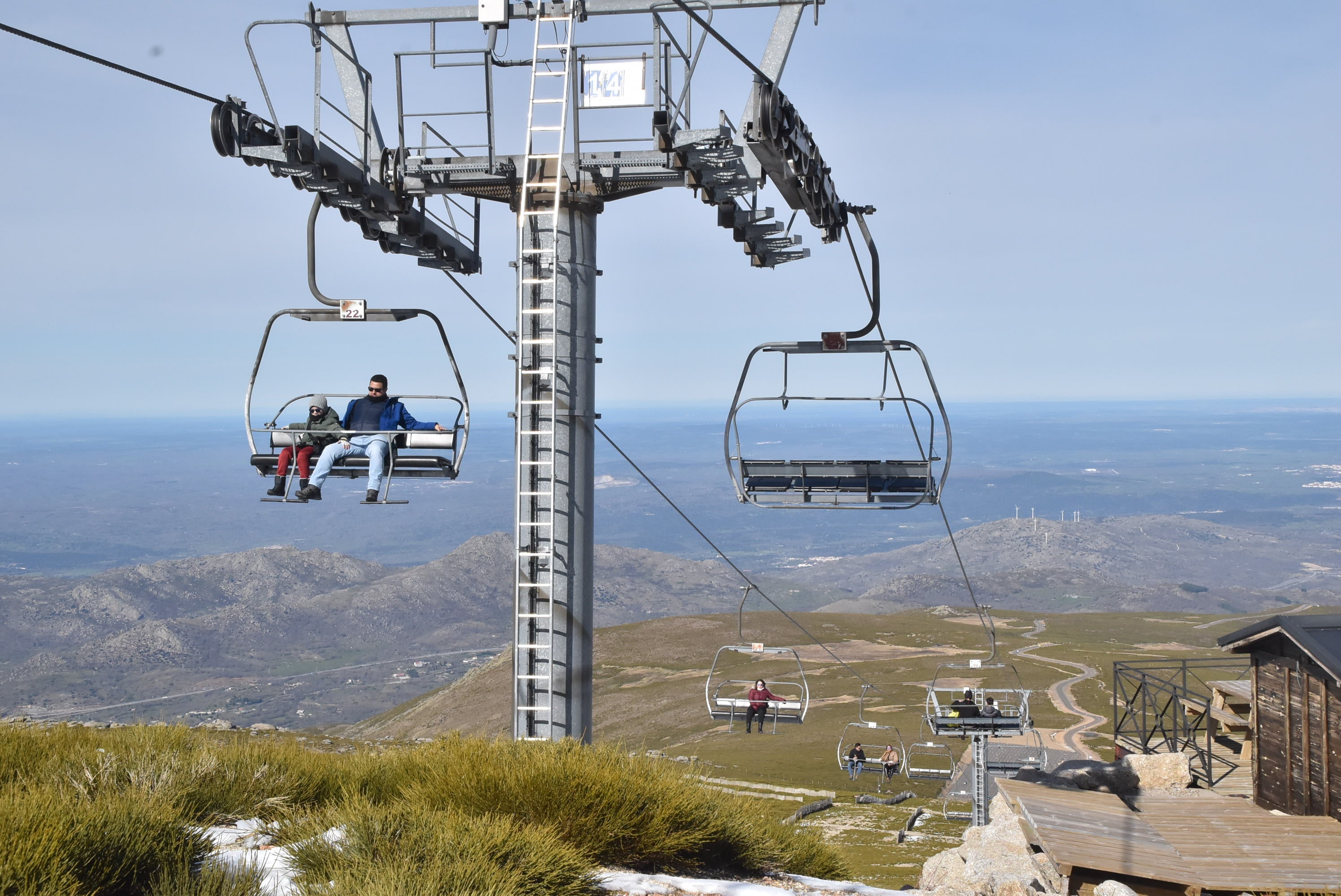 La Covatilla aprovecha el tirón turístico del telesilla y abre una pista para el esquí en la cota alta