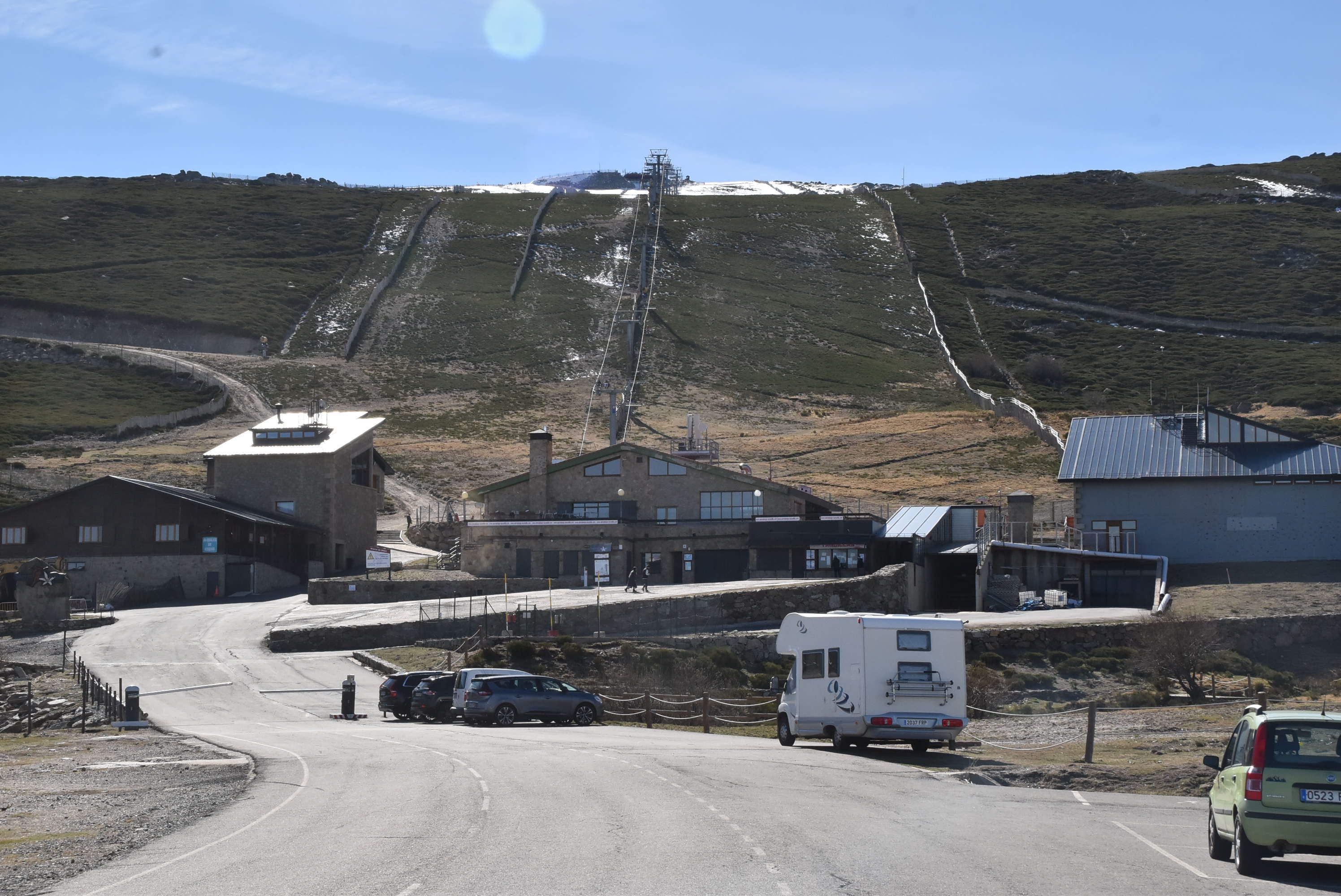 La Covatilla aprovecha el tirón turístico del telesilla y abre una pista para el esquí en la cota alta