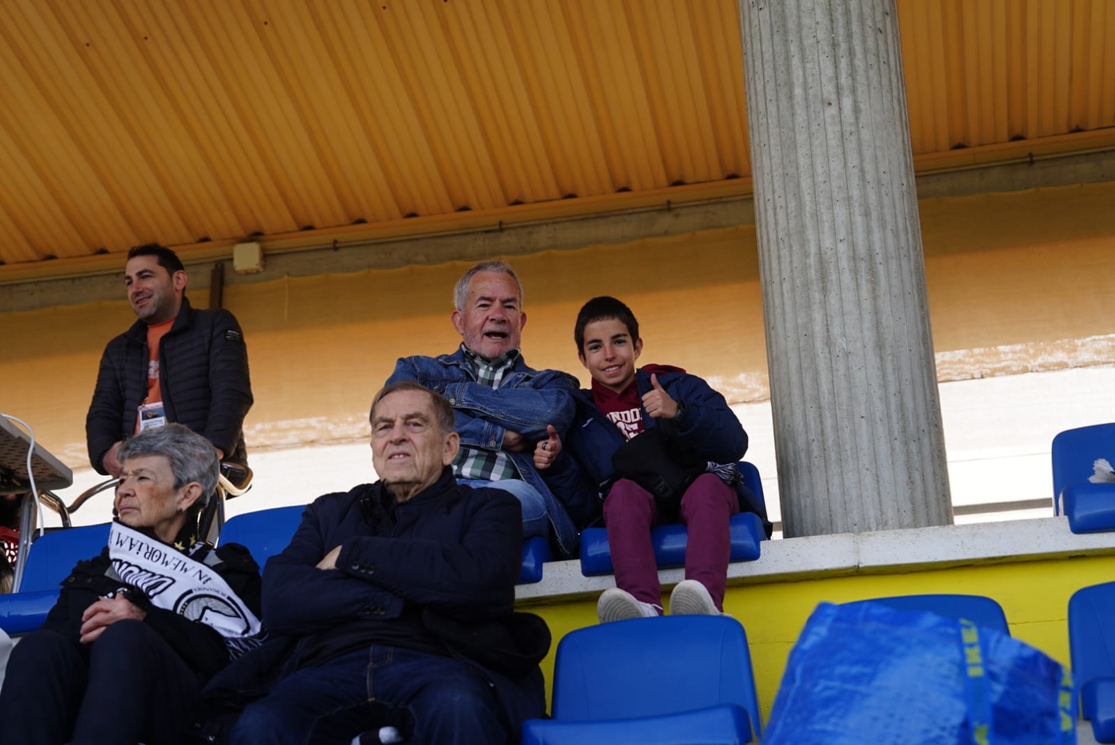 Búscate en la grada del Reina Sofía en el partido de Unionistas contra el Fuenlabrada