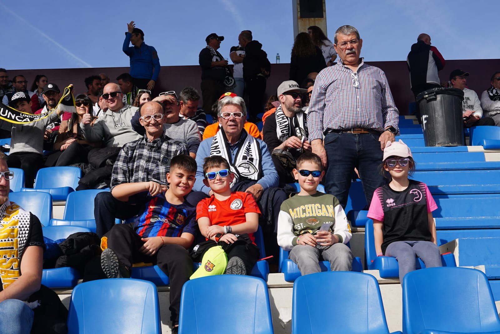 Búscate en la grada del Reina Sofía en el partido de Unionistas contra el Fuenlabrada