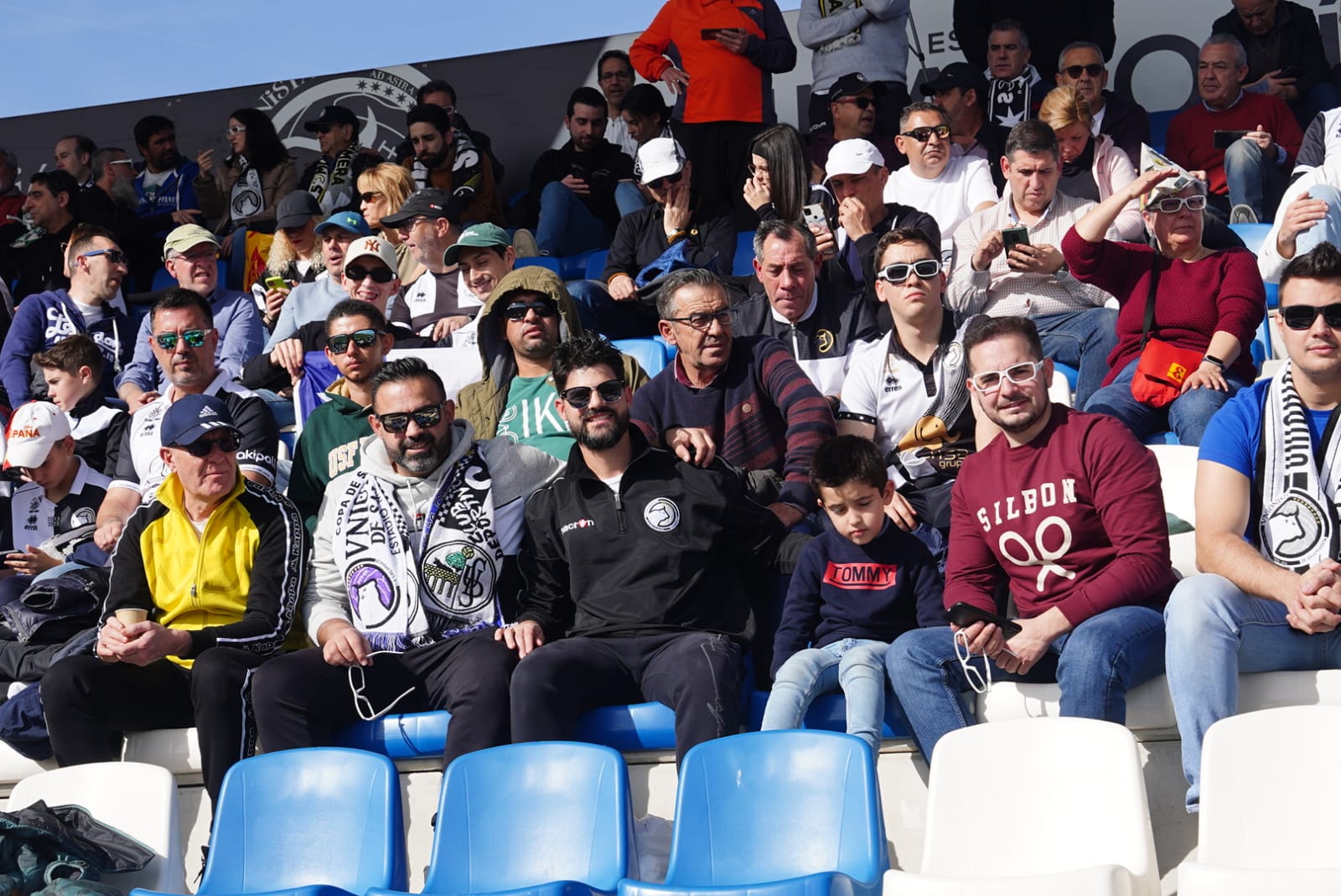 Búscate en la grada del Reina Sofía en el partido de Unionistas contra el Fuenlabrada