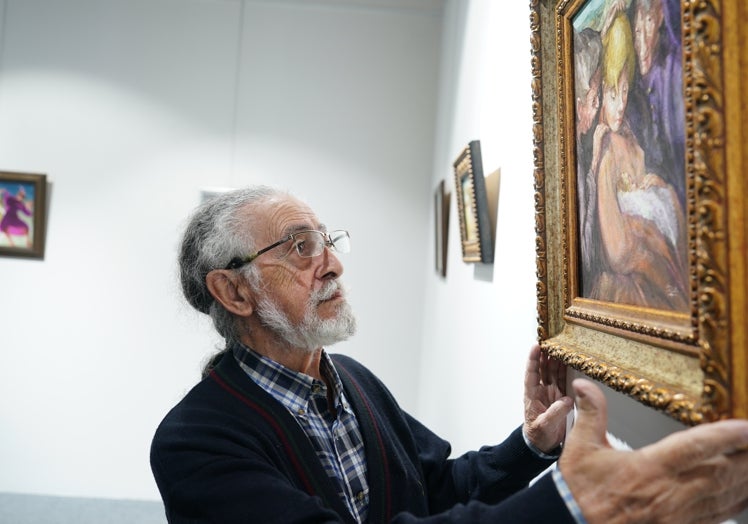 Imagen principal - La colección de cuadros de Jerónimo Prieto en la sala de exposiciones del Casino.