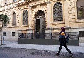 Entrada a la delegación de la Agencia Tributaria en Salamanca.