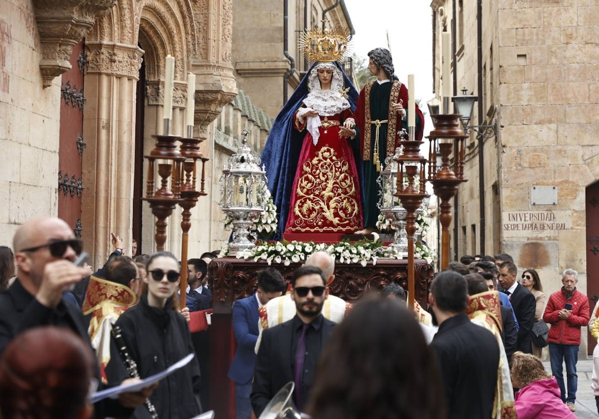 Virgen del Dulce Nombre y San Juan Evangelista, en su traslado tras la bendición