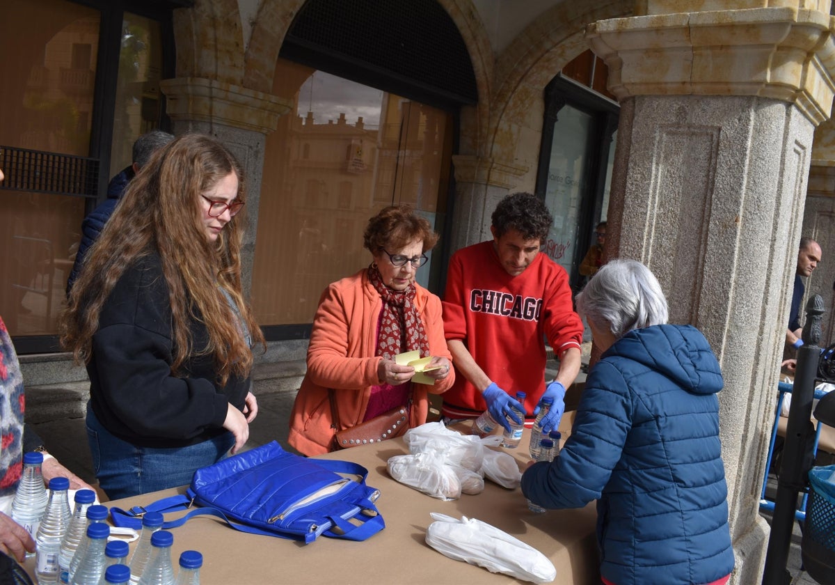 Insólita &#039;Operación Bocata&#039; en Alba de Tormes sin escolares