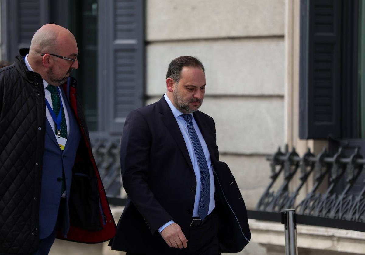 El exministro José Luis Ábalos entra en el Congreso de los Diputados.