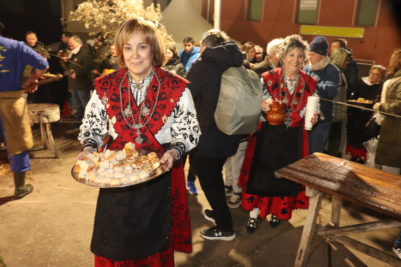 Guijuelo disfruta de su matanza nocturna