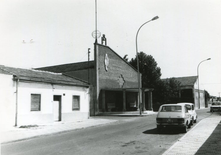 Parroquia del barrio de Puente Ladrillo en el año 1986.