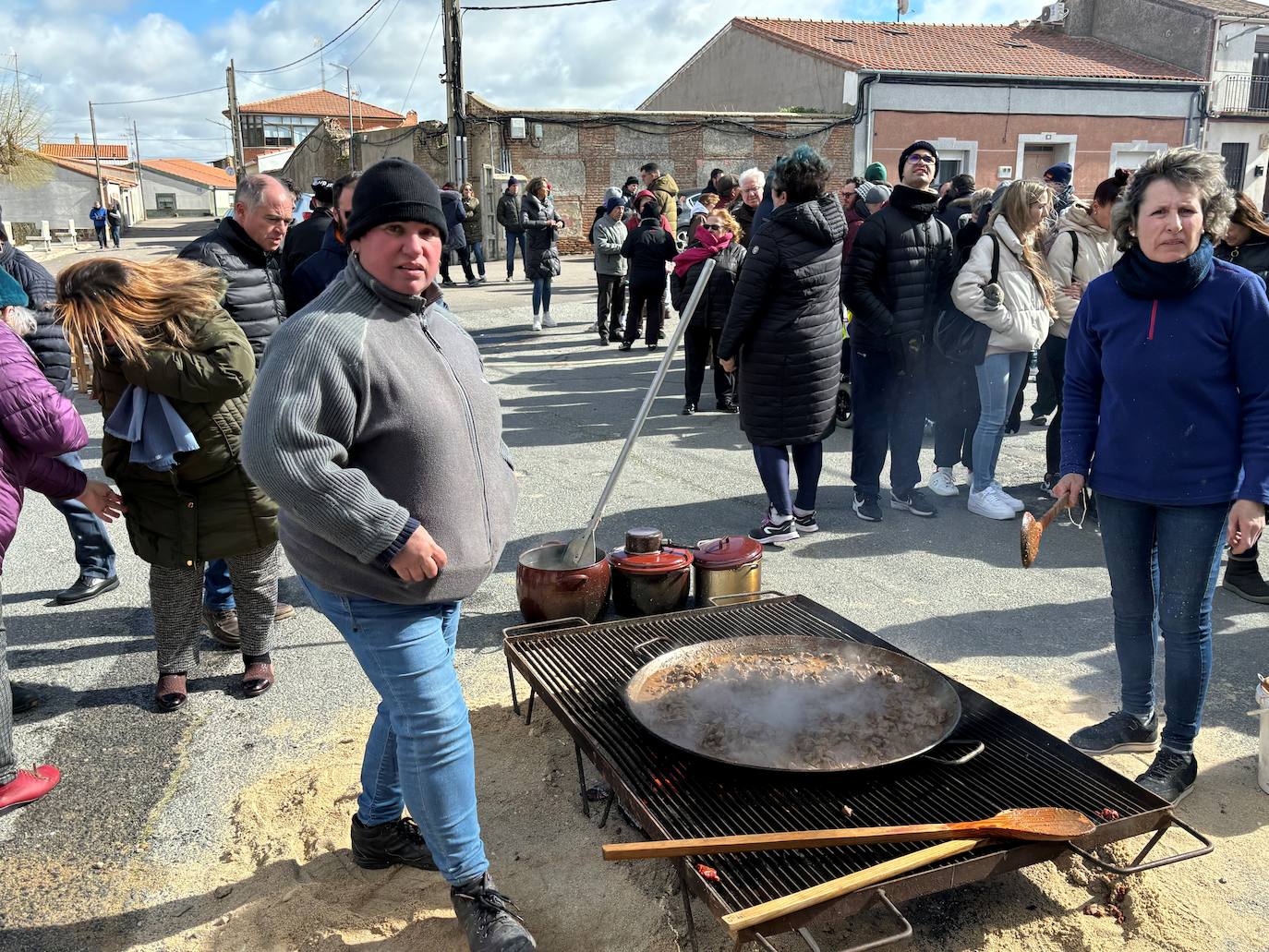 Más de 200 vecinos participan en la XII matanza de Villar de Gallimazo