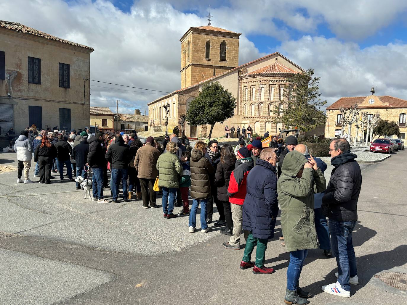 Más de 200 vecinos participan en la XII matanza de Villar de Gallimazo