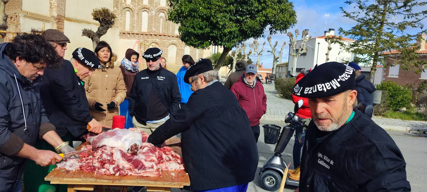 Más de 200 vecinos participan en la XII matanza de Villar de Gallimazo