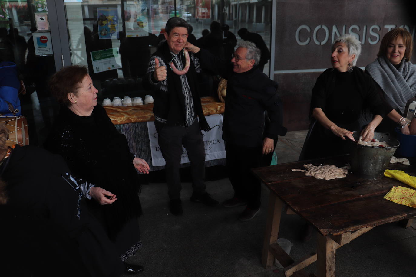 &quot;Cochino matado, invierno solucionado&quot;, Guijuelo despide su matanza típica 2024