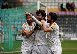 Javi Navas celebra el segundo tanto