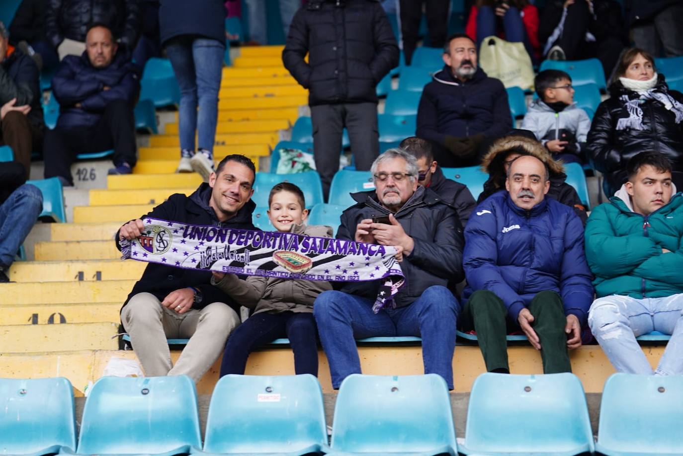 Búscate en la grada del Helmántico en el partido entre el Salamanca UDS y el Bembibre