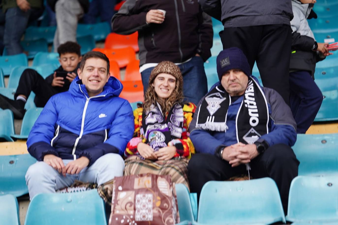 Búscate en la grada del Helmántico en el partido entre el Salamanca UDS y el Bembibre