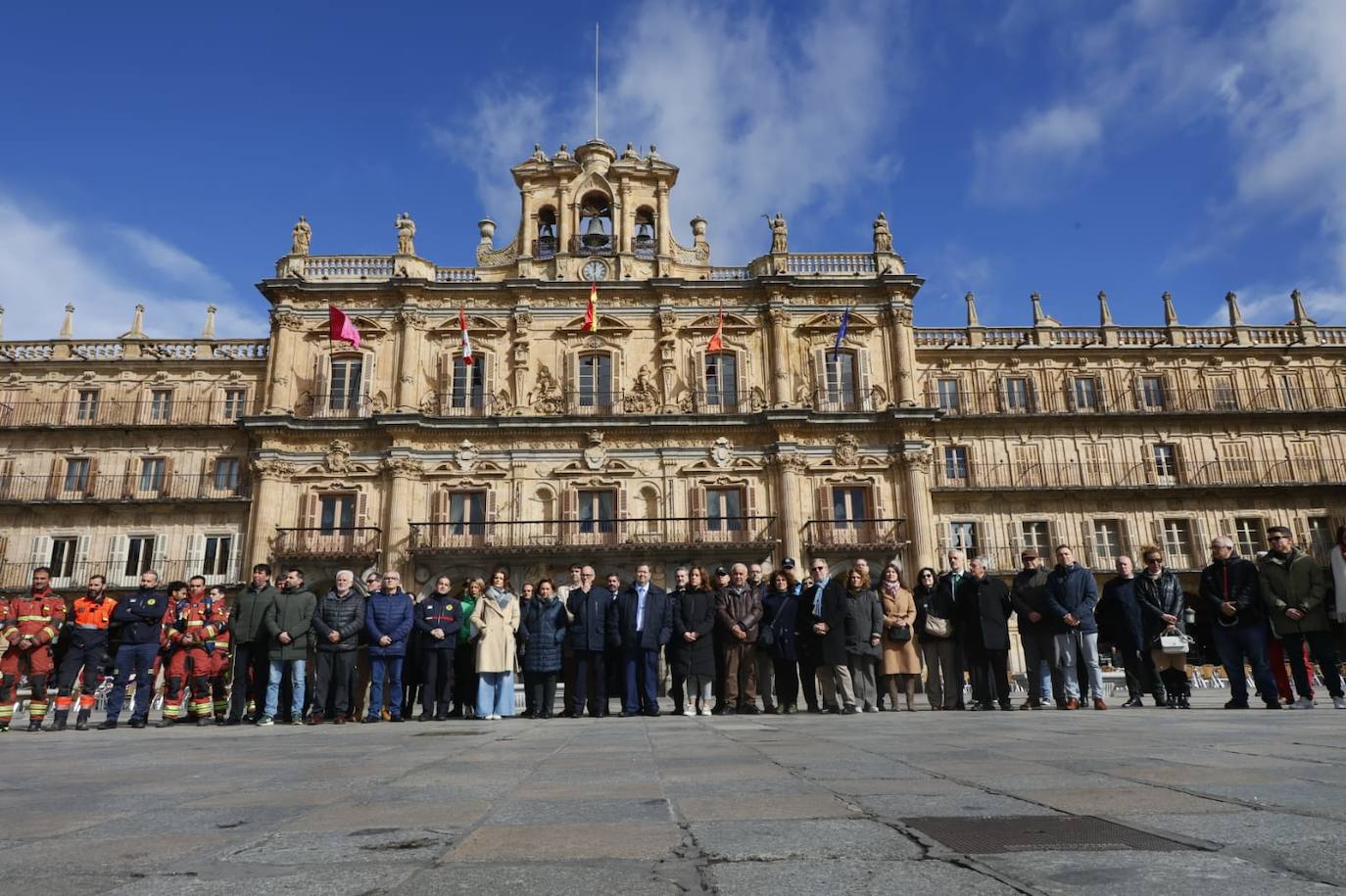 Salamanca rinde homenaje a las víctimas del incendio de Valencia