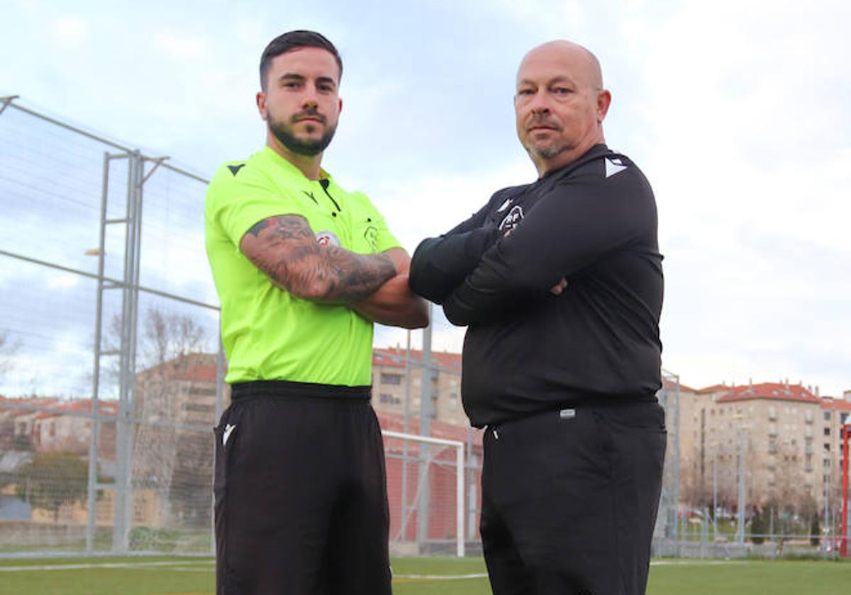 Padre e hijo posan en los campos de La Salud.