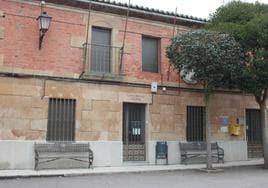 La Casa Consistorial de la localidad armuñesa de La Vellés.