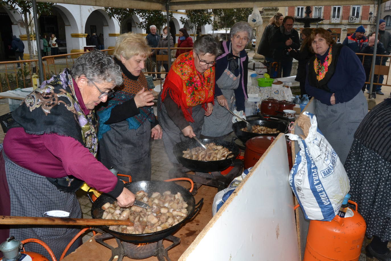 La tradición y el buen comer no faltan en la Feria de Botijeros de Ciudad Rodrigo