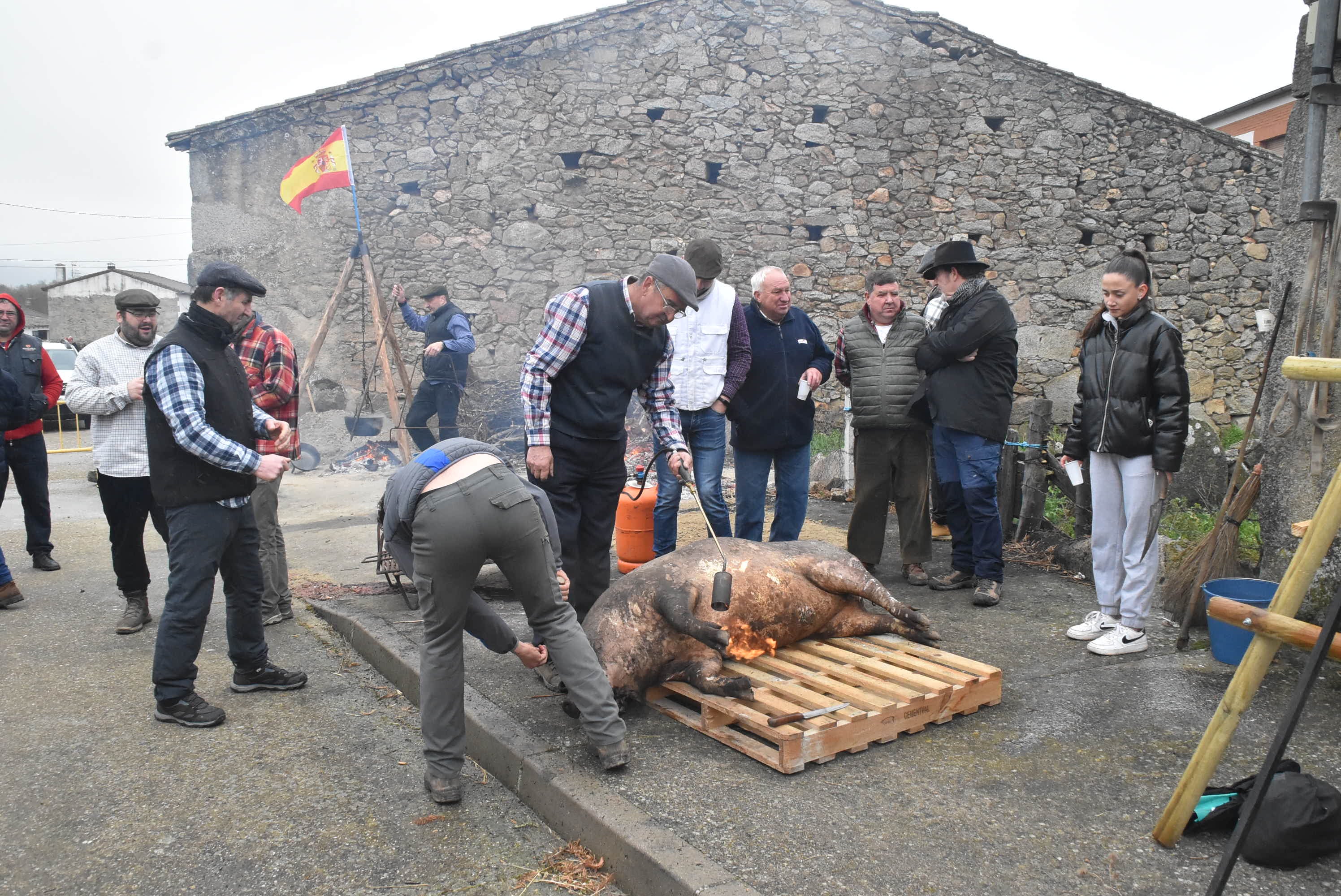 Una tradición que pervive contra viento y lluvia en Peromingo