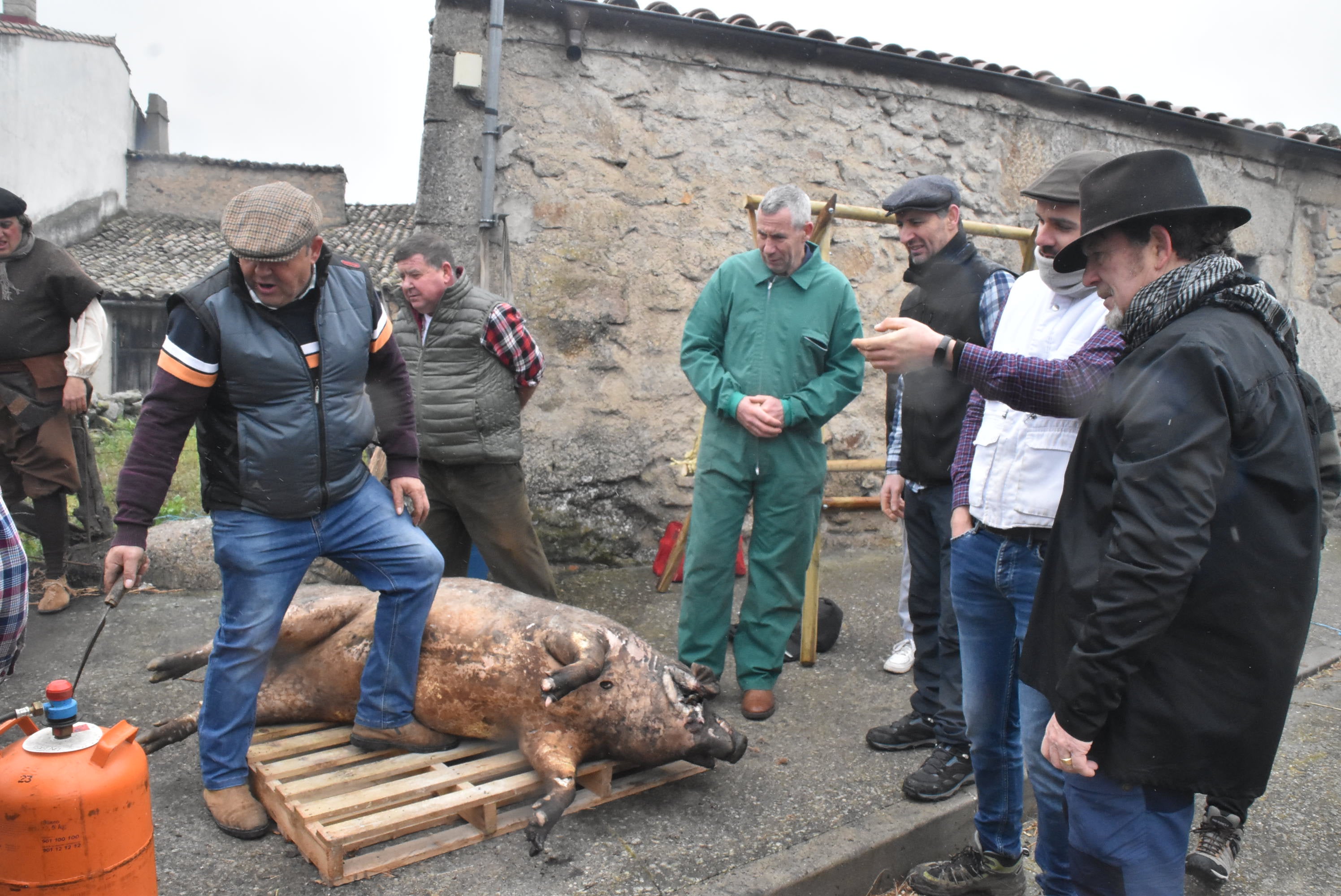 Una tradición que pervive contra viento y lluvia en Peromingo