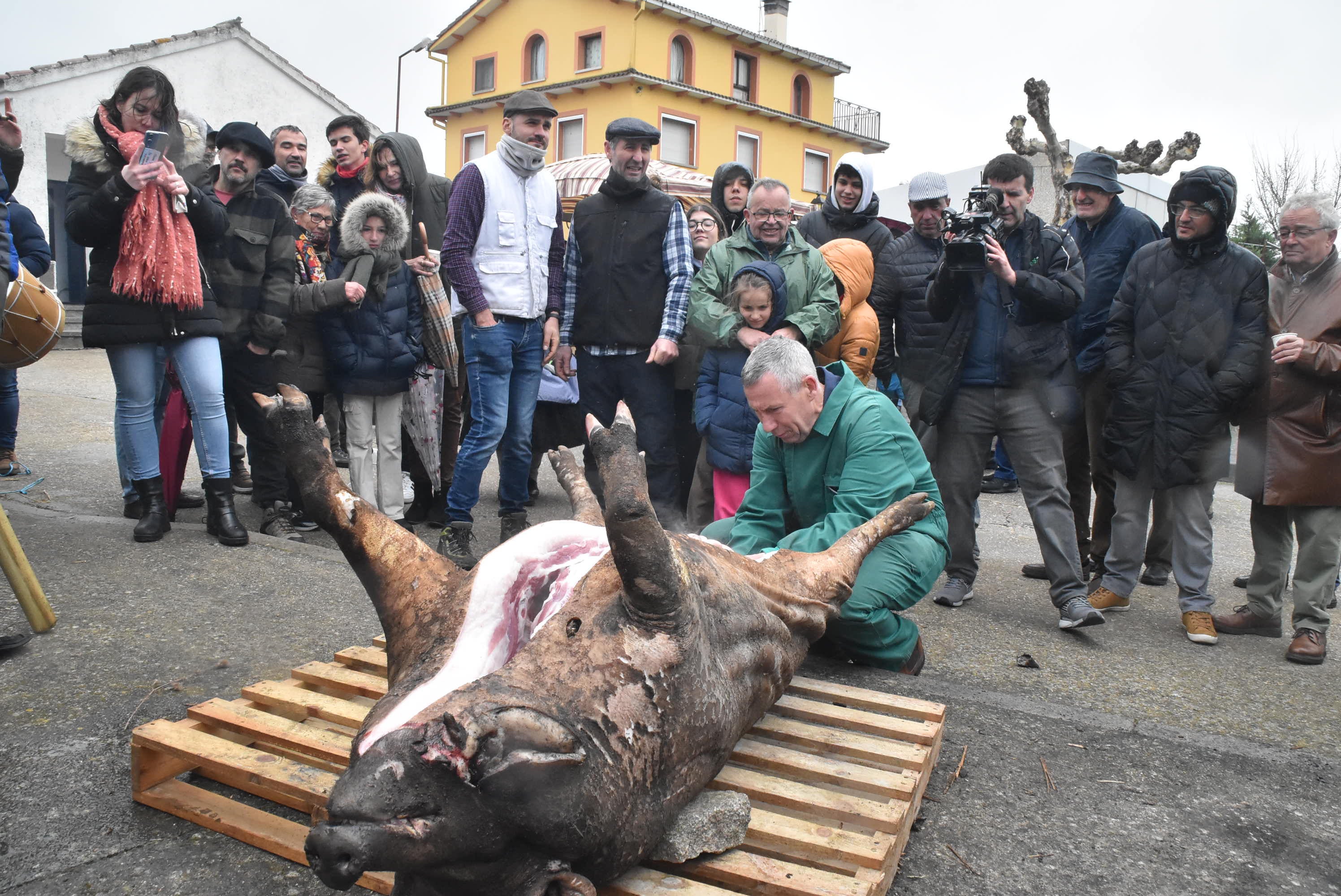 Una tradición que pervive contra viento y lluvia en Peromingo