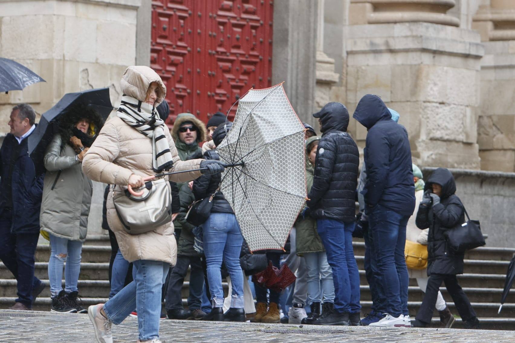 Llega la nieve a una Salamanca en alerta por fuertes vientos