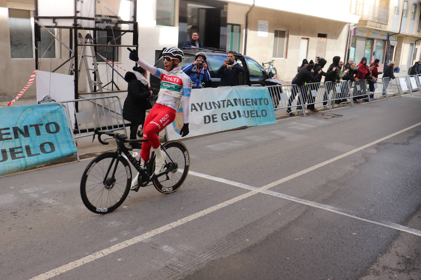 Robinson Rincón se lleva la victoria en el II Trofeo Junior de ciclismo en Guijuelo