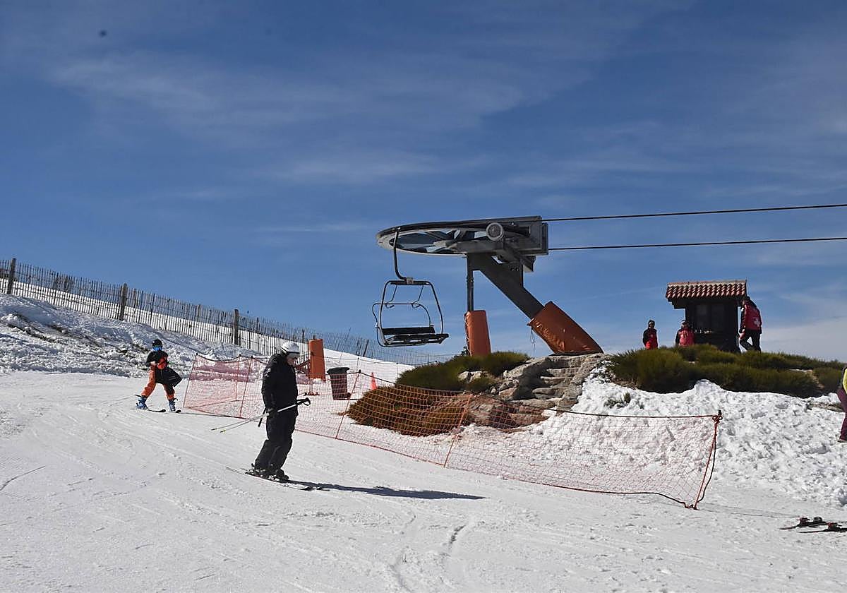 La estación de esquí de La Covatilla, ya con nieve.