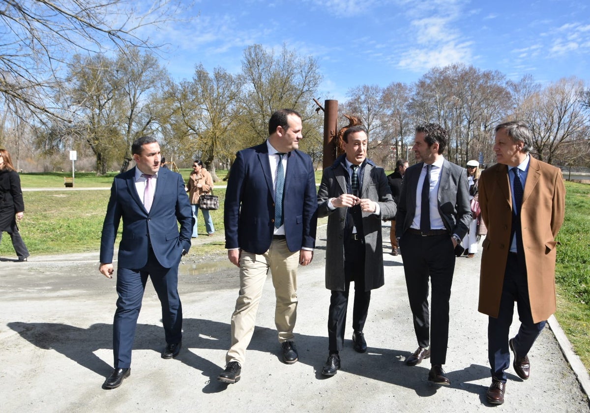 Eloy Ruiz, David Mingo, Pedro Samuel Martín, Borja Sémper y Carlos Carbayo, en la Isla del Soto de Santa Marta de Tormes.