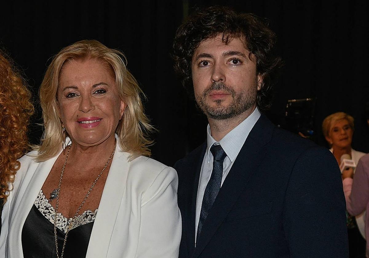 Ángel Cristo Jr, junto a su madre Bárbara Rey.
