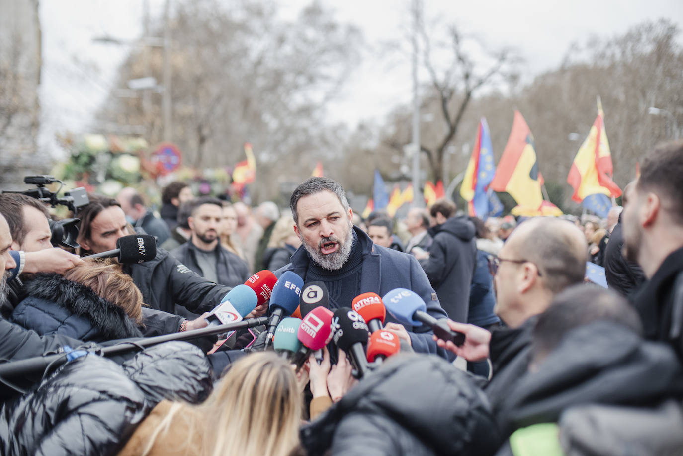 Miles de personas colapsan Cibeles para pedir la dimisión de Pedro Sánchez