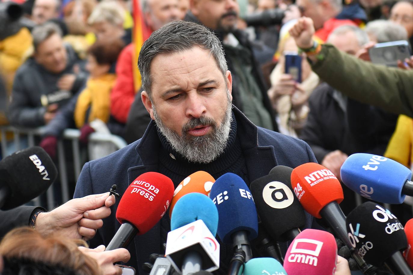 Miles de personas colapsan Cibeles para pedir la dimisión de Pedro Sánchez