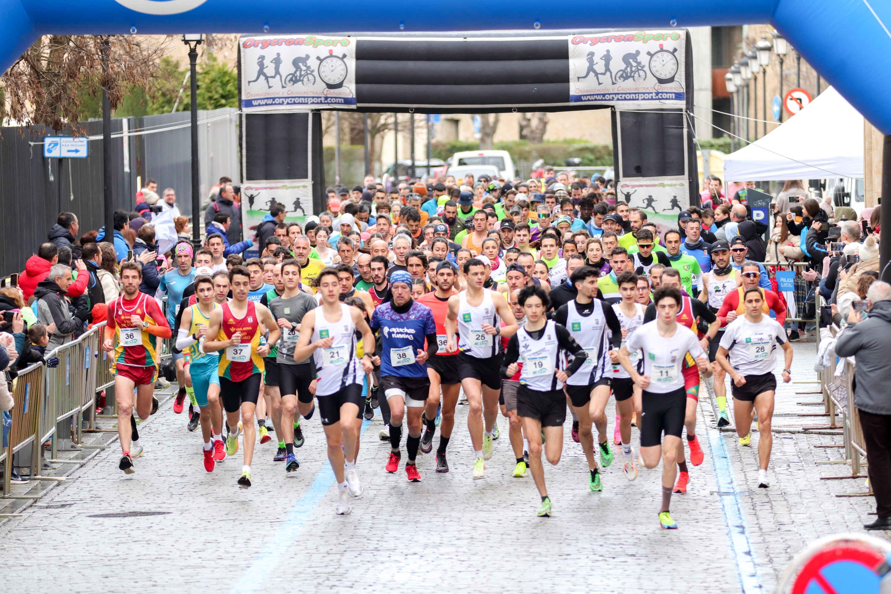 Yanis Sánchez y Lucía Corral vencen en la III Carrera Solidaria del Maestro Ávila