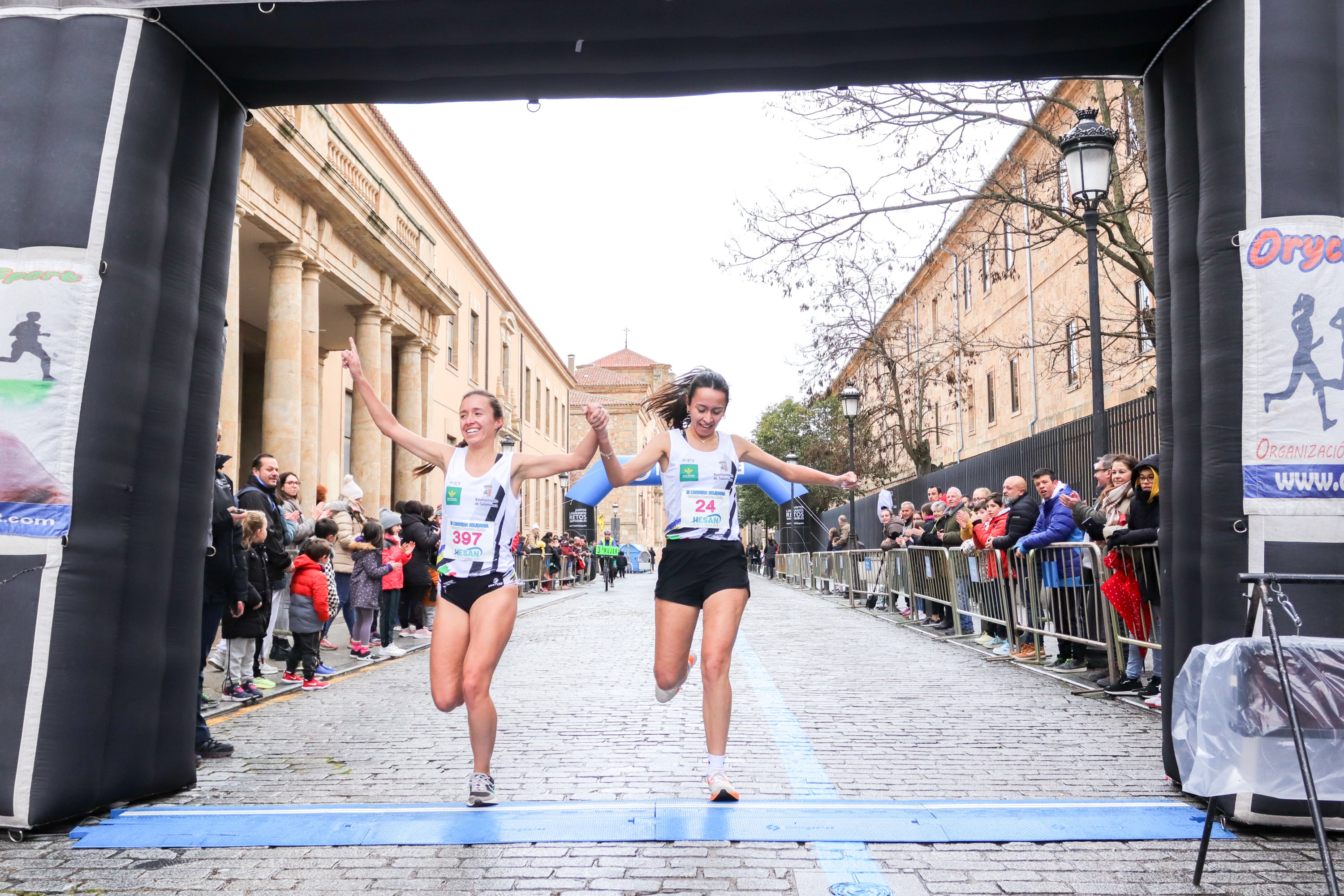 Yanis Sánchez y Lucía Corral vencen en la III Carrera Solidaria del Maestro Ávila