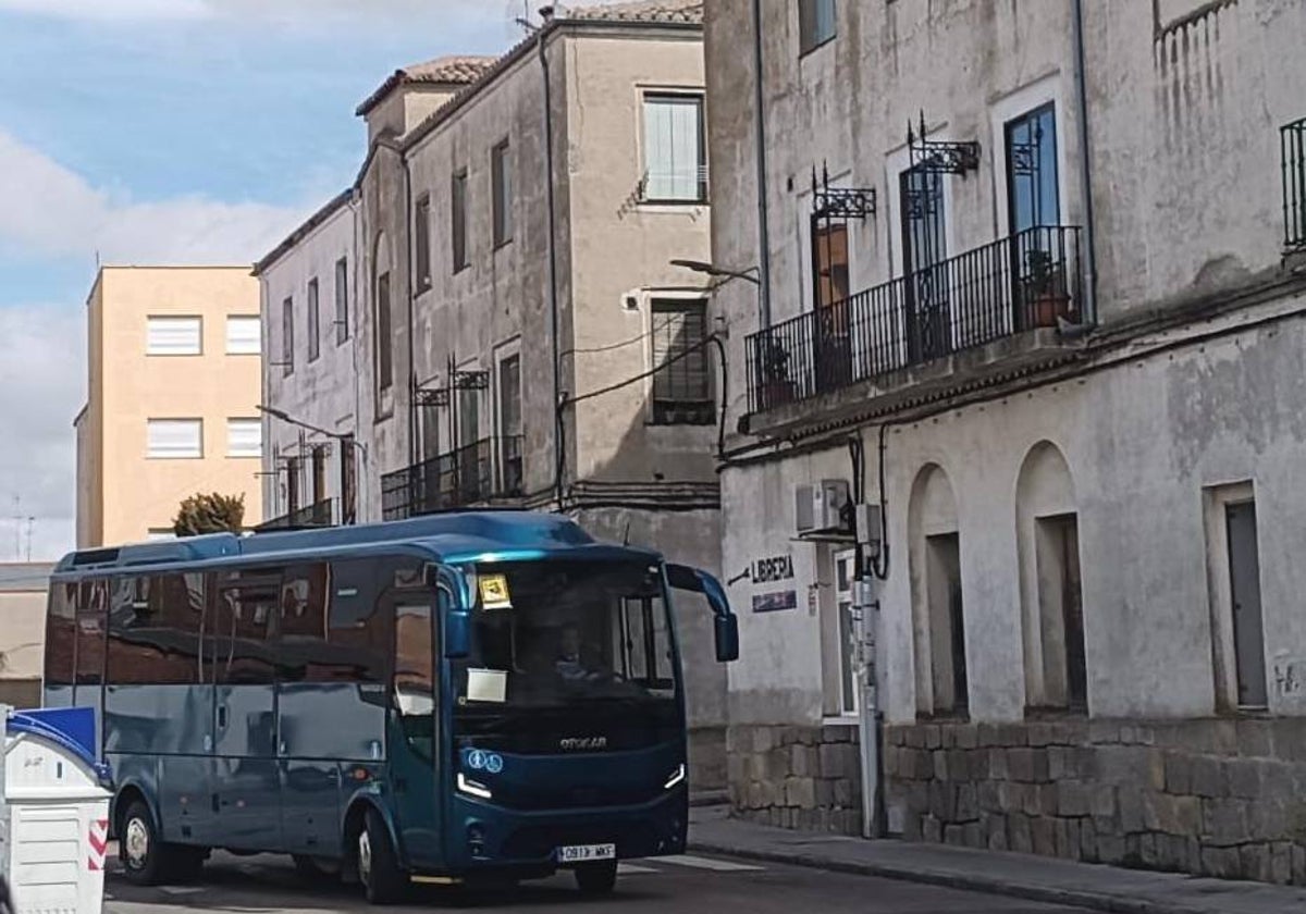 Otro autobús escolar deja en tierra a alumnos de pueblos de la comarca de Peñaranda