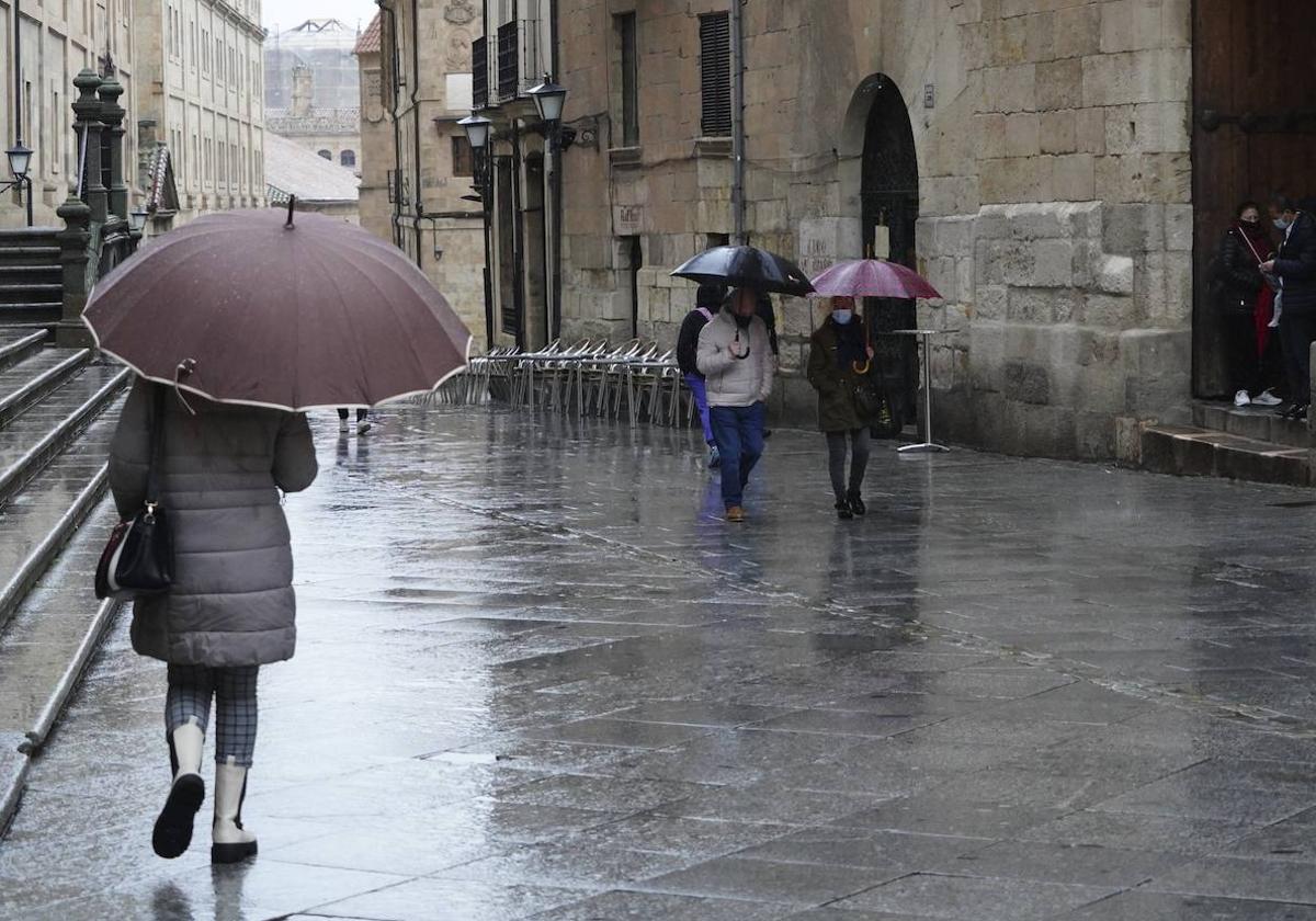 Una imagen de lluvia en las calles de Salamanca.