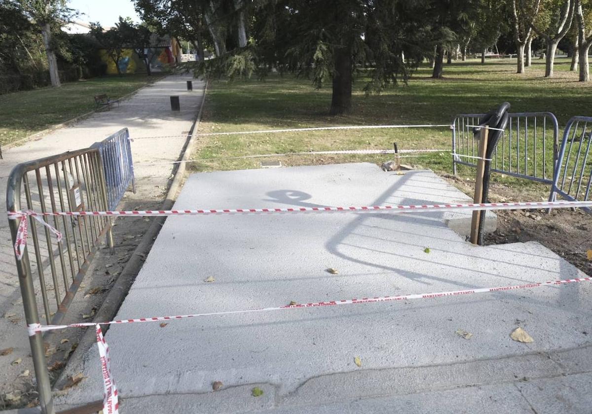 Cimentación del lugar donde se prevé el baño del paseo Fluvial.