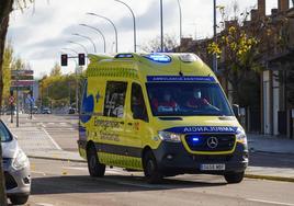 Una ambulancia por Salamanca.