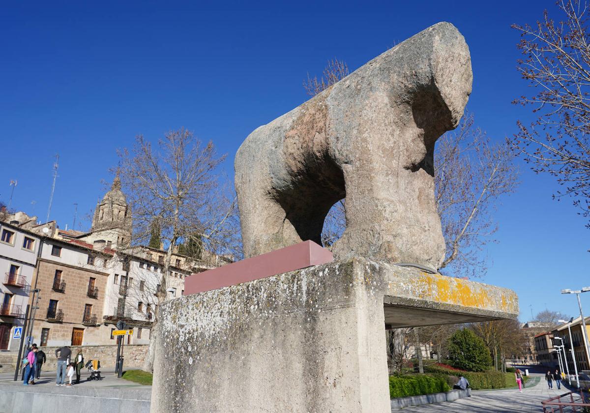 Cuando Salamanca renegó de su símbolo y arrojó al Tormes el toro del Puente Romano